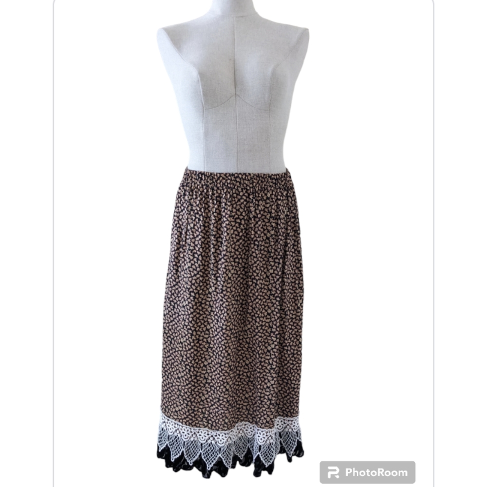 Maxi skirt Taylor G dark velvet trim lace crochet Layered Hem Medium